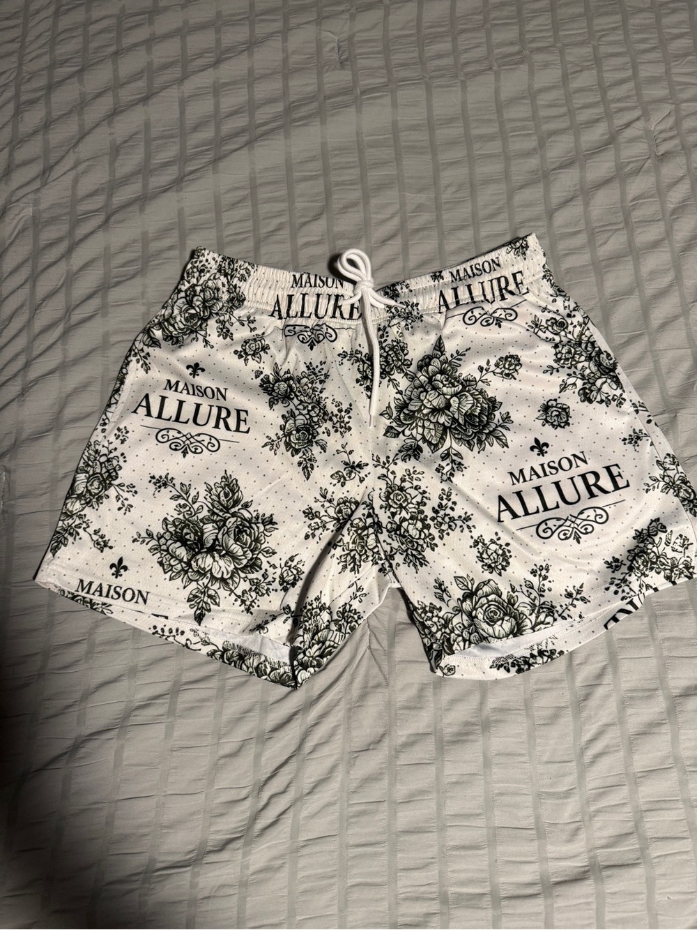 🔥 Brand New Maison Allure Streetwear Shorts 🔥